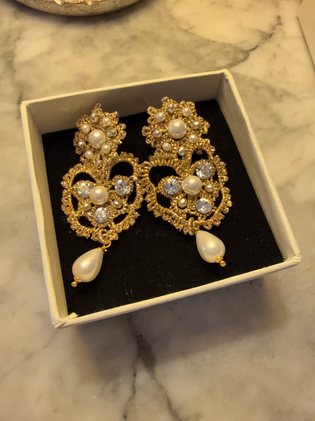 Customer photo review of Orecchini Vivienne perle