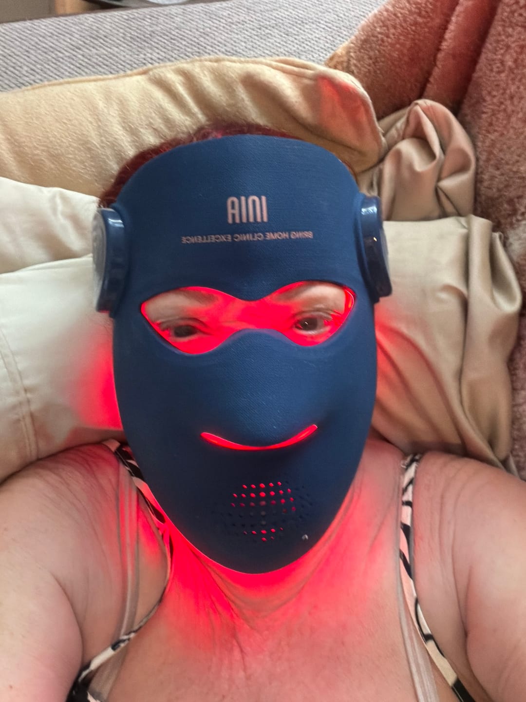 Customer photo review of INIA GLOW 4D 940nm Dual NIR Wireless LED Mask