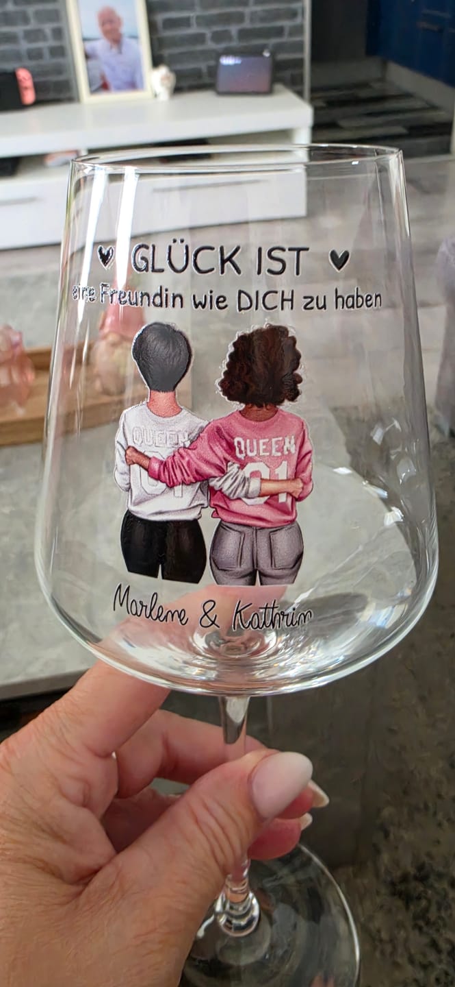 Customer photo review of Besties für immer - Personalisiertes Weinglas für Besties mit Illustration