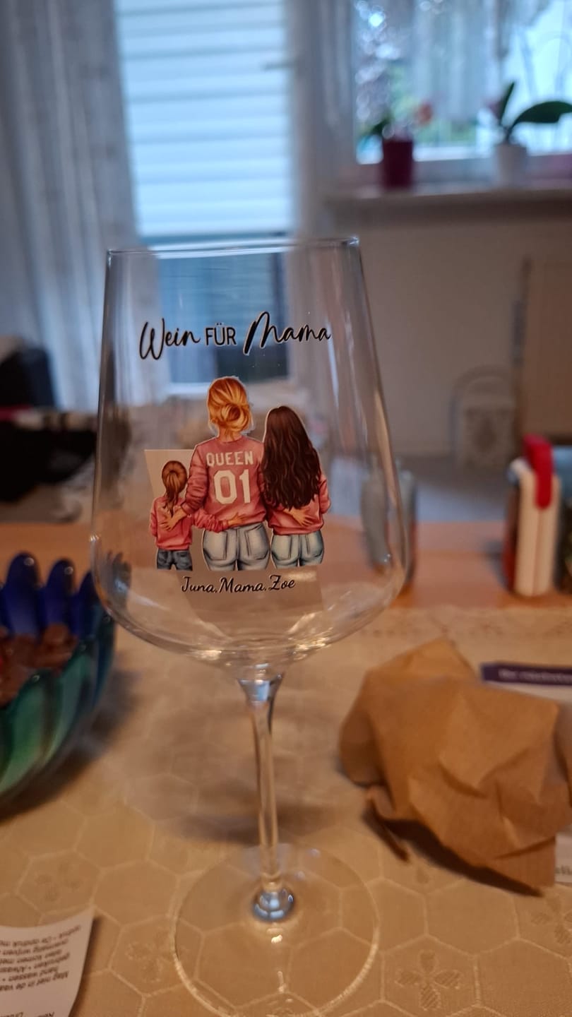 Customer photo review of Jeden Tag – Personalisiertes Weinglas zum Muttertag und Vatertag