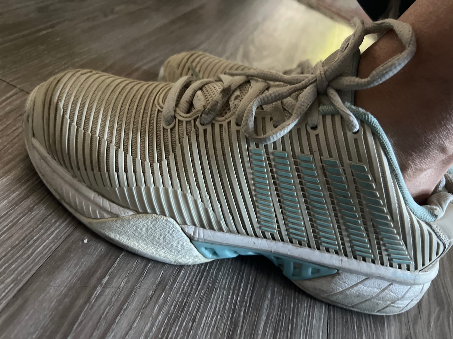 Customer photo review of 96613-089-M | HYPERCOURT EXPRESS 2 | VAPOROUS GRAY/WHITE/BLUE GLOW