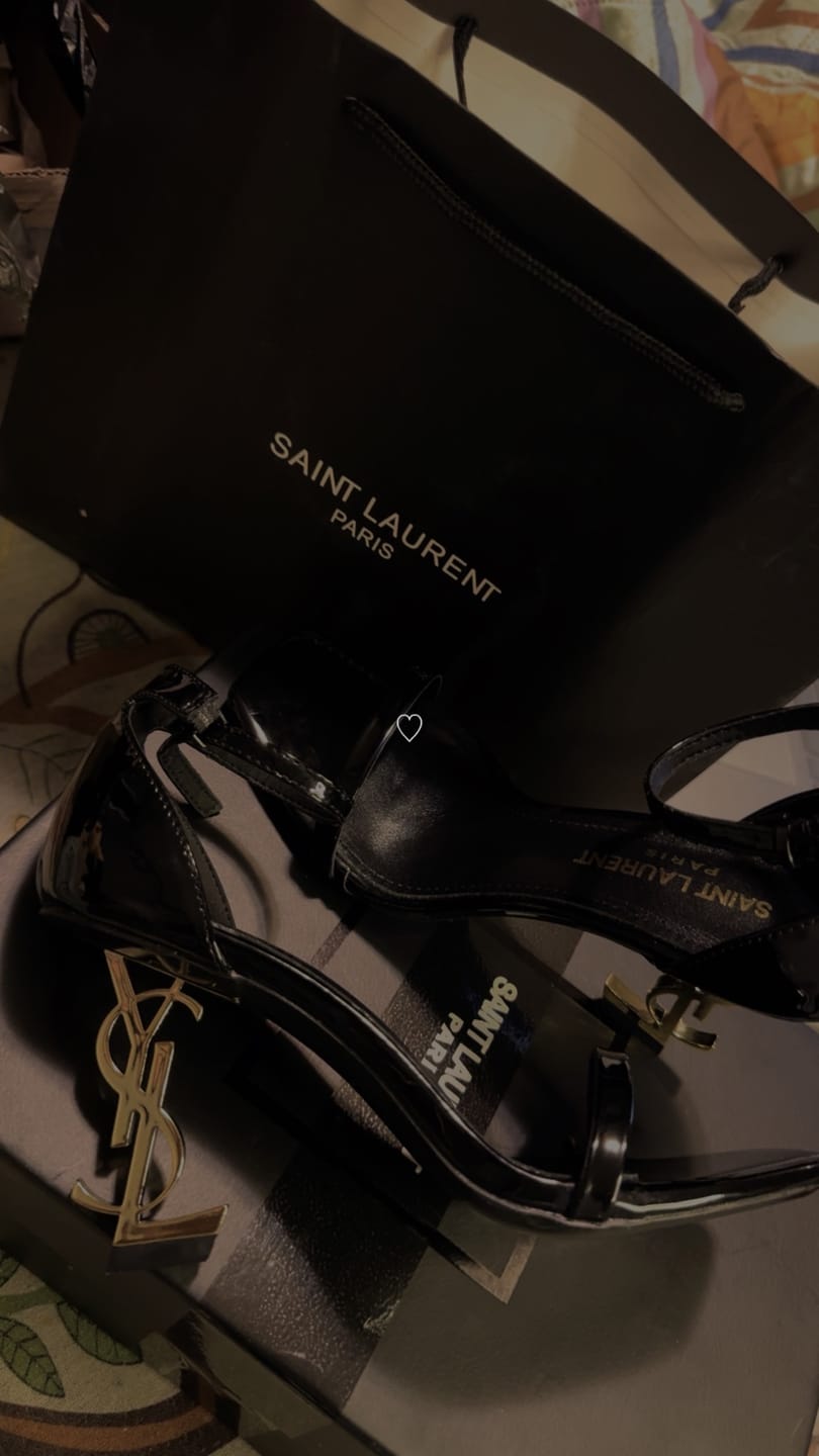 Customer photo review of SISY | HIGH HEELS