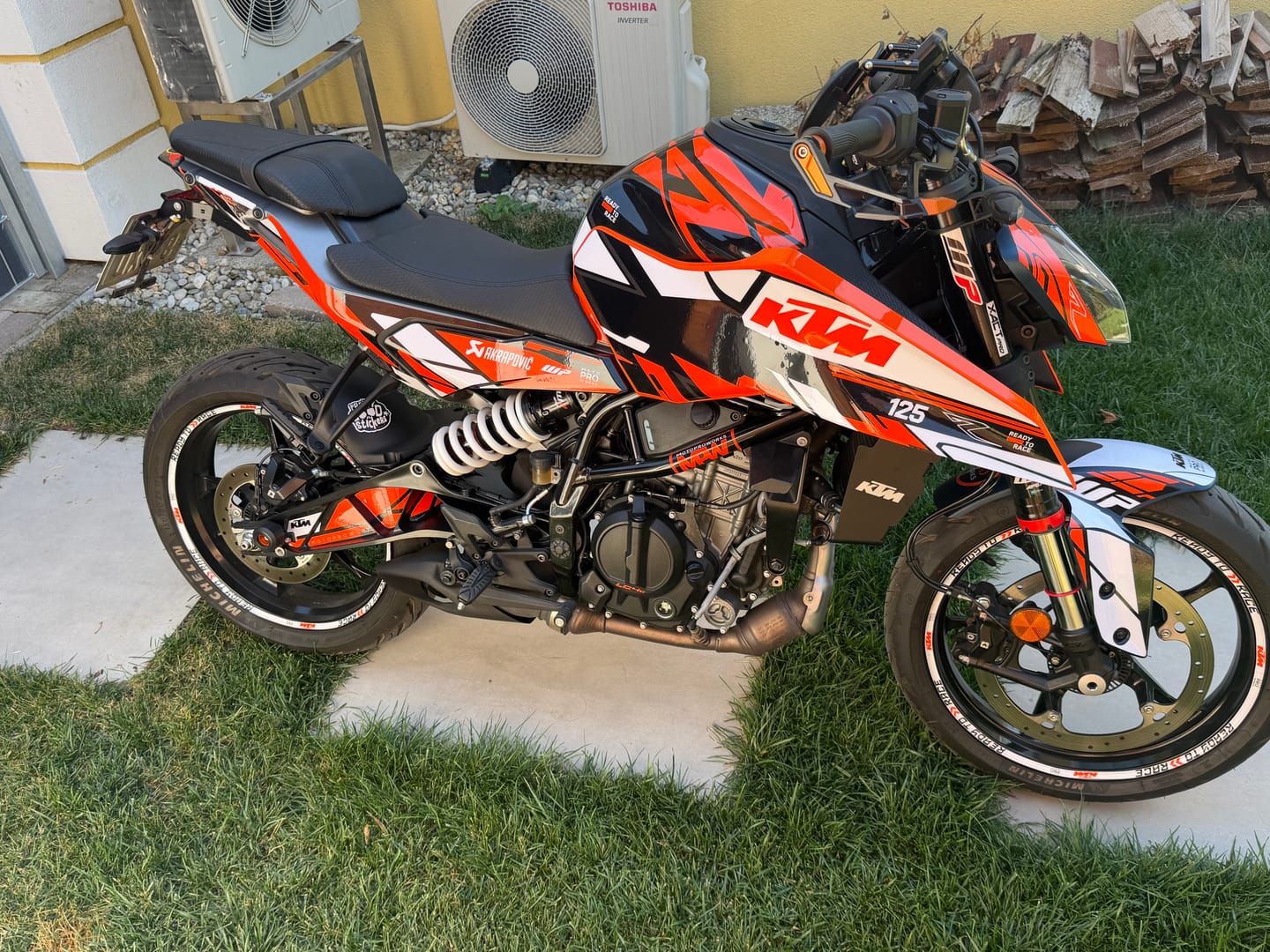 Customer photo review of KTM 390 Duke GRAPHICS - "Pulse" (White)