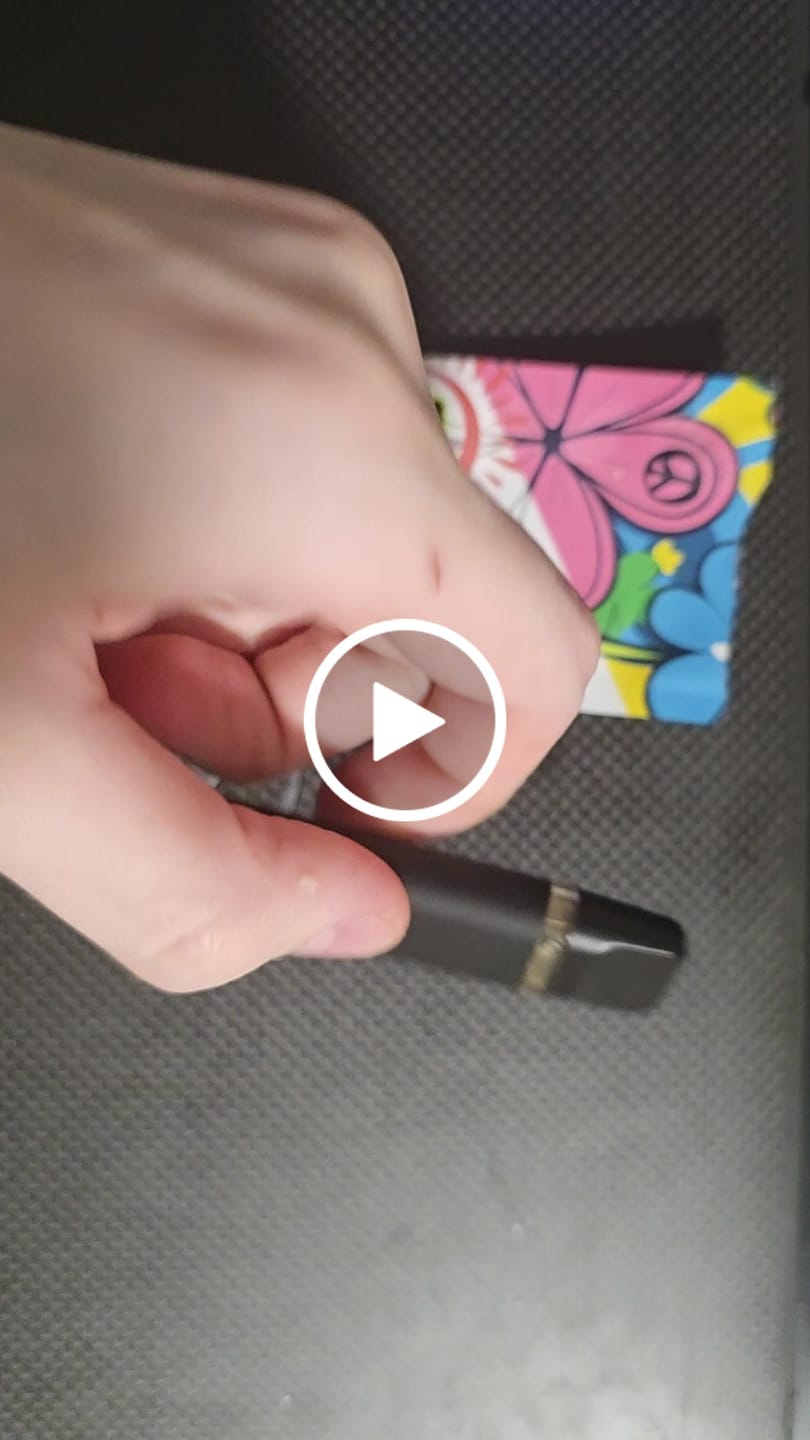 Customer video review of 🍬Flower Power Vape Zkittlez Superior Blend