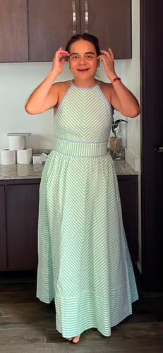 Customer photo review of Elena Halter Neckline Maxivestido 526296 VER