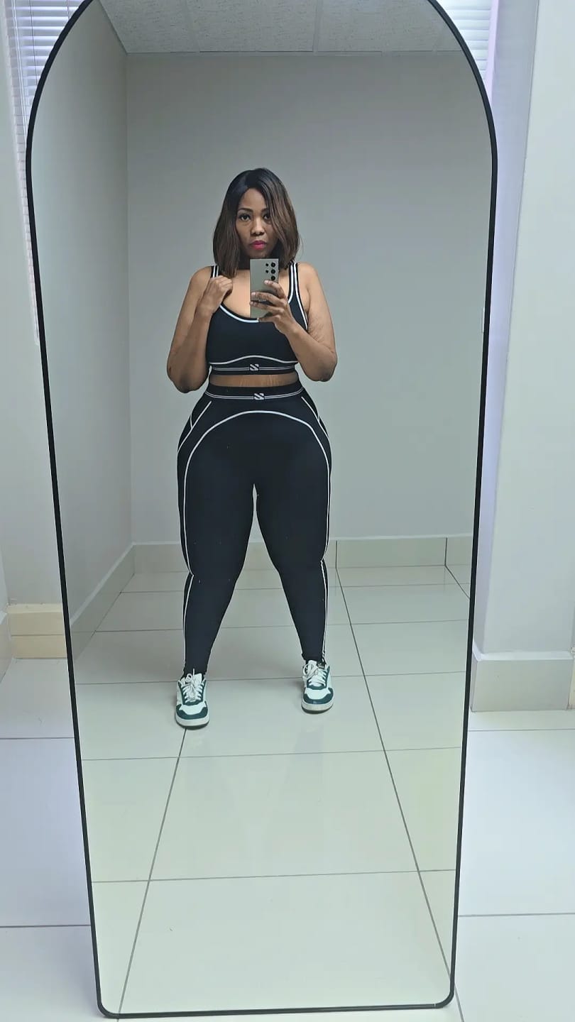 Customer photo review of Contrast Piping Gym Set for Women