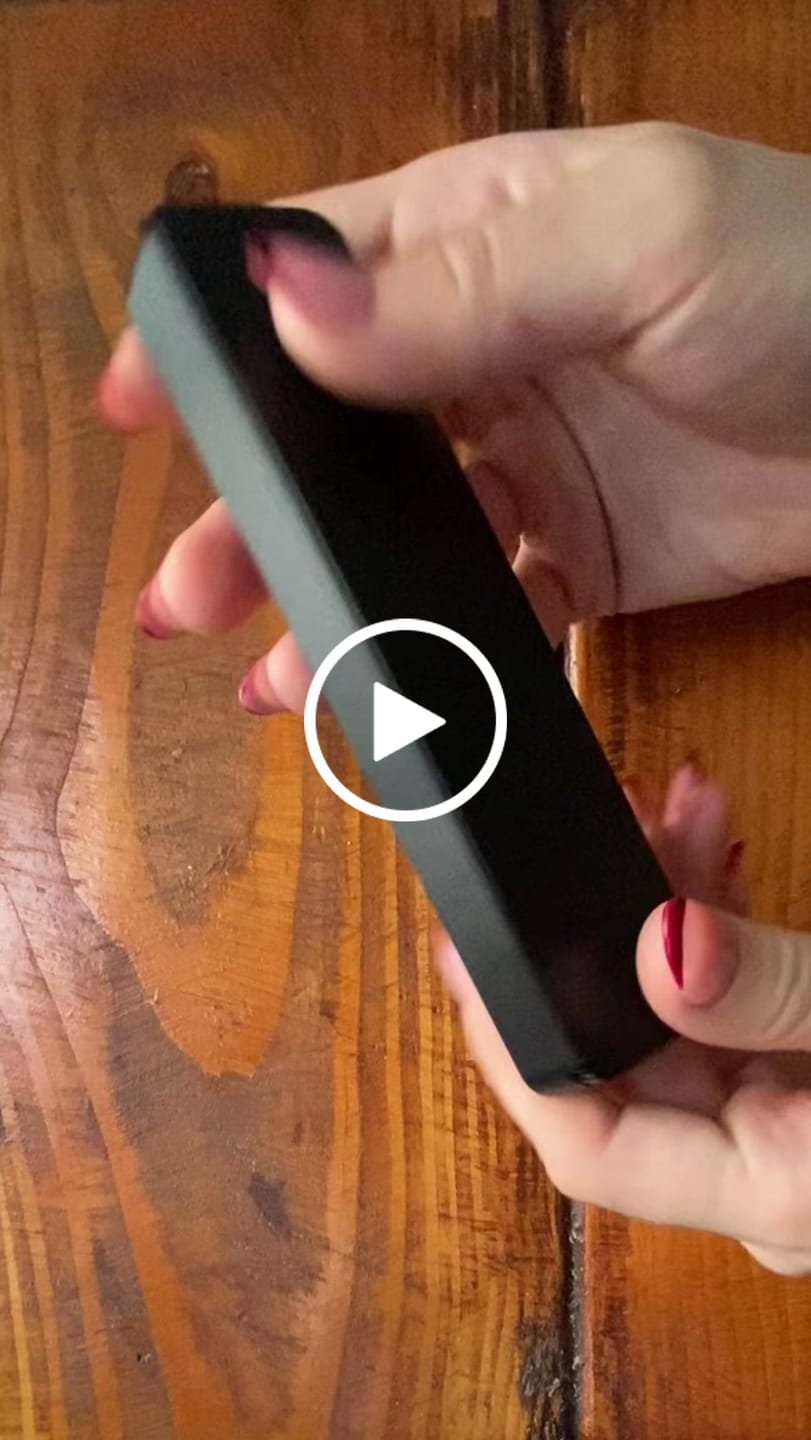 Customer video review of Weekly Case