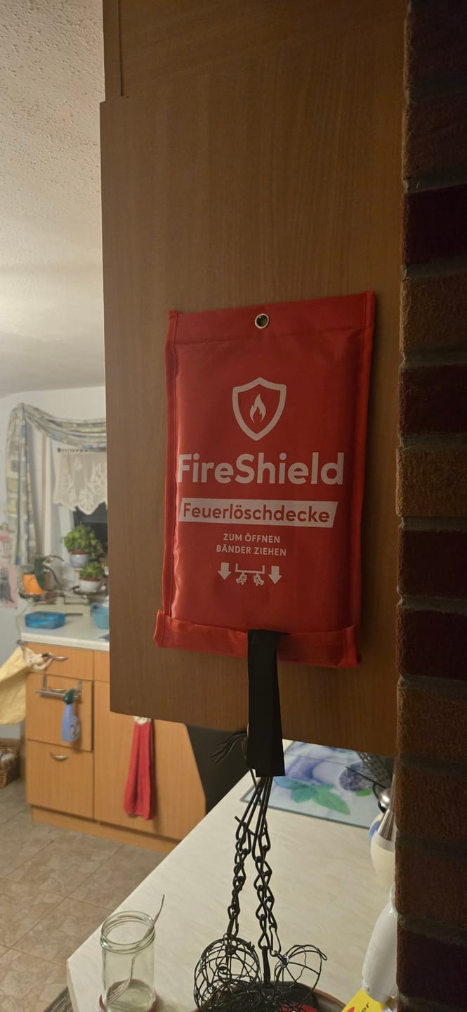 Customer photo review of FireShield – 3-Sekunden Notfall-Löschdecke