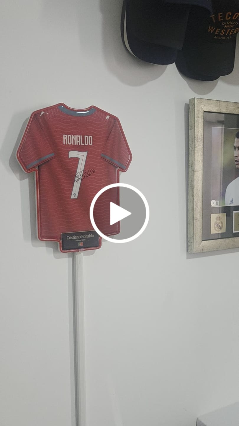 Customer video review of Portugal 2026 Local - Jersey LED