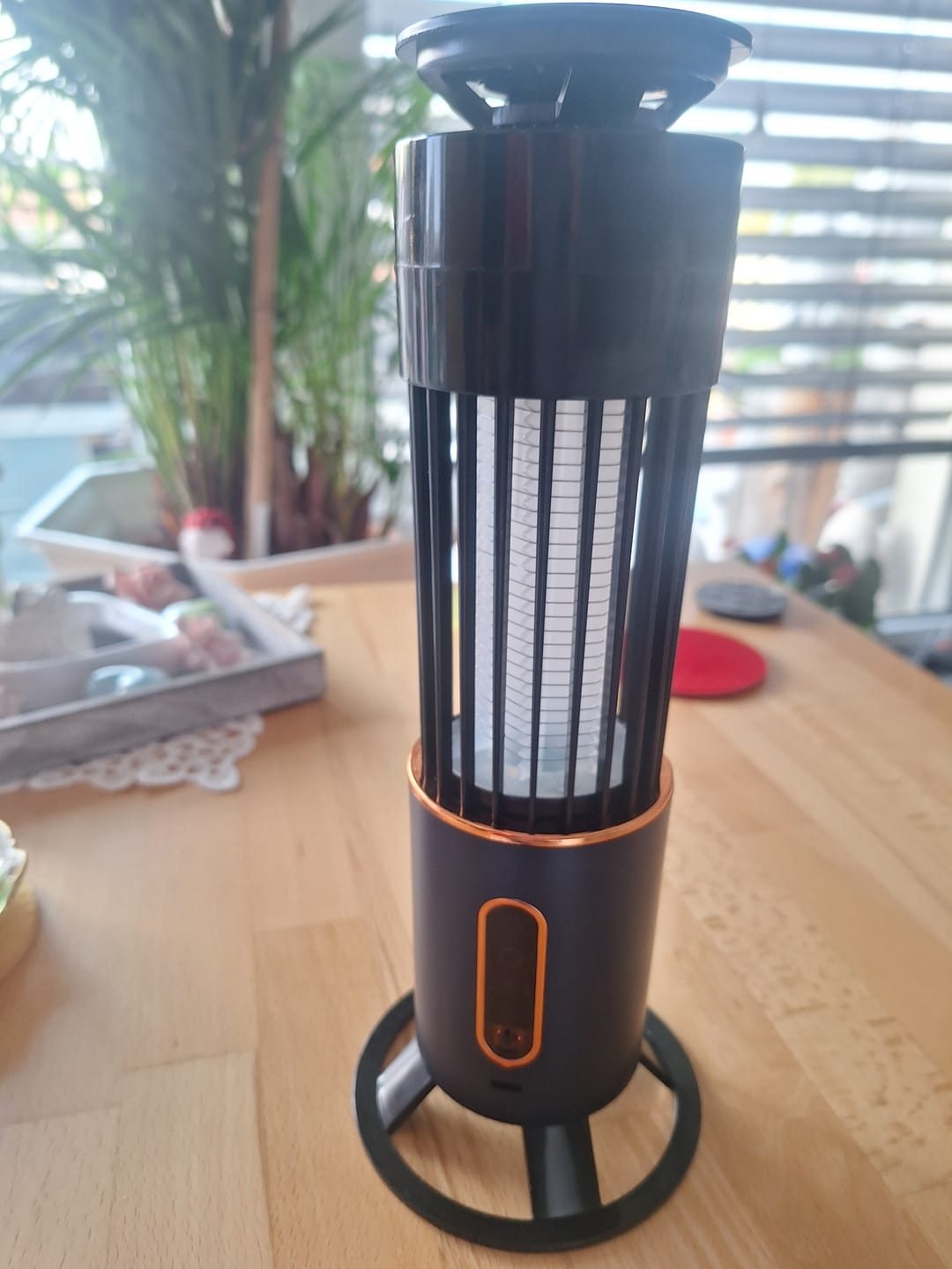 Customer photo review of Elektrische UV-Mückenlampe – LED Insektenlampe – Wiederaufladbar – Innen & Außen