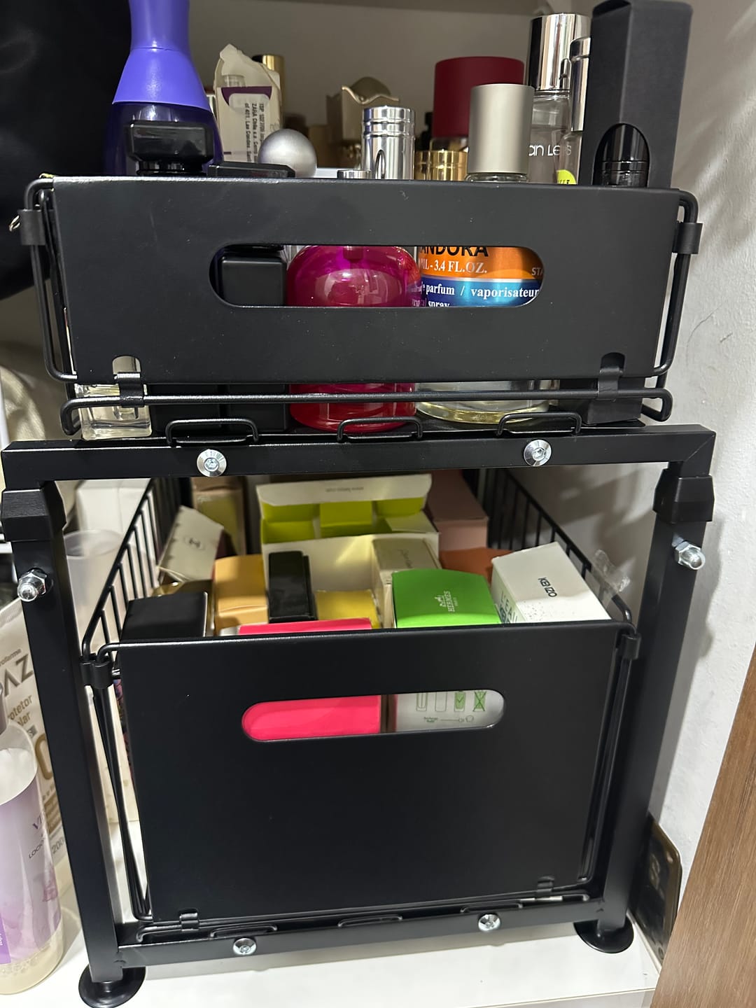 Customer photo review of Estante Organizador Multiuso Deslizante Cocina Baño 2 Pisos Negro