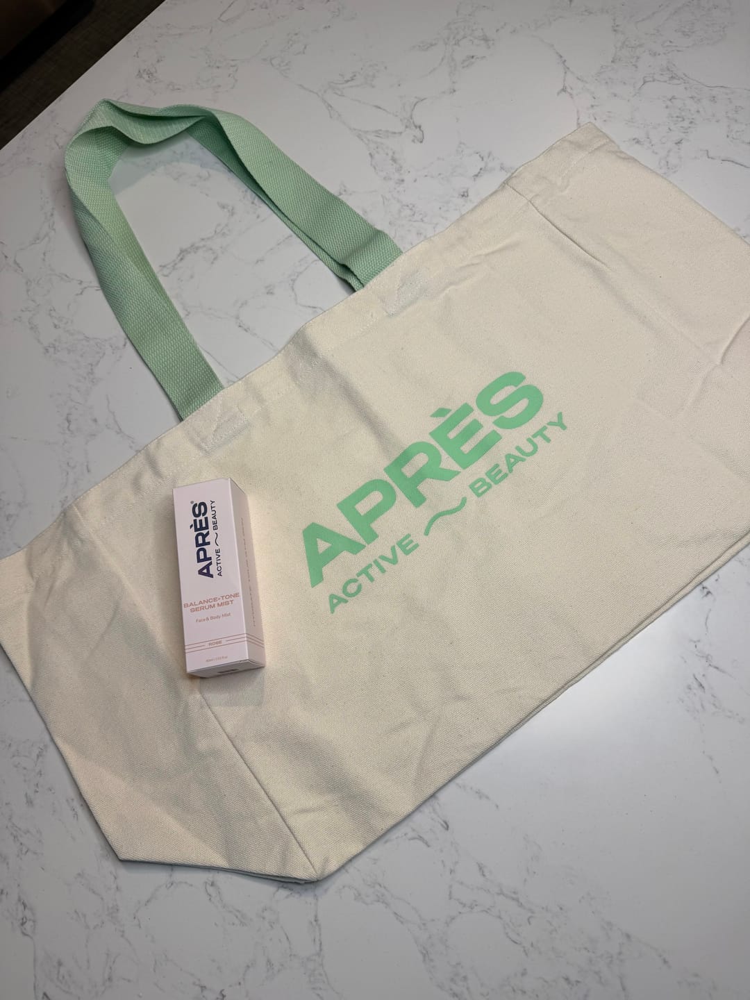 Customer photo review of Après Tote Bag