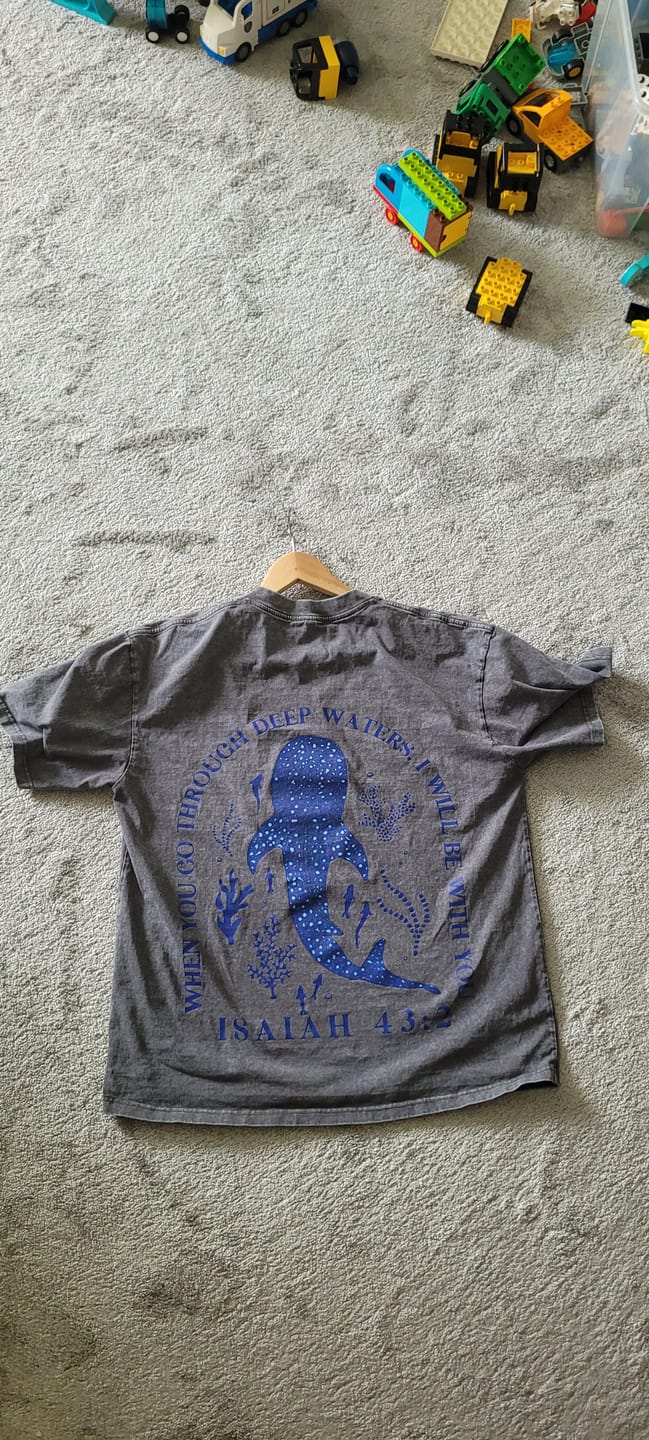 Customer photo review of Christianartworkshop Ich werde bei dir sein Doppelseitiges Unisex-T-Shirt aus gewaschenem Stoff
