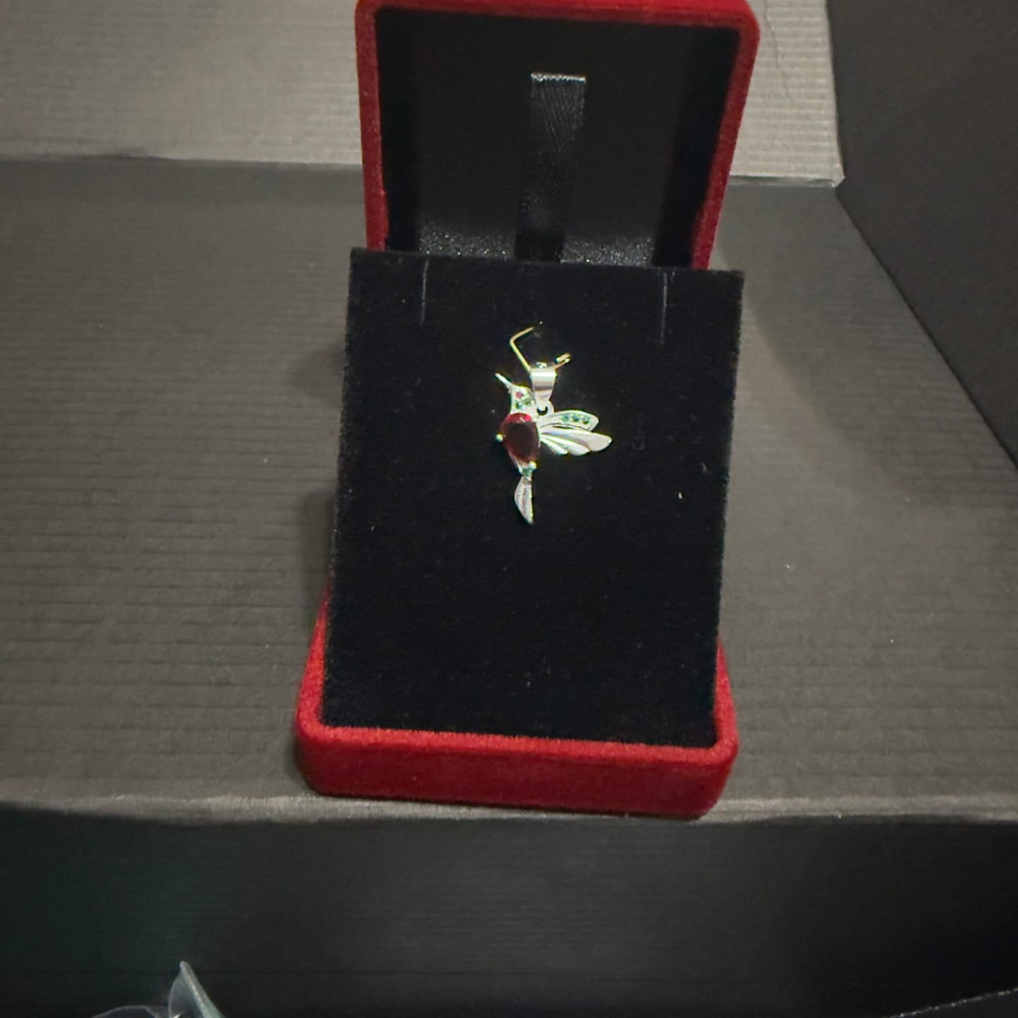 Customer photo review of Colgante Colibrí Circones Rubí