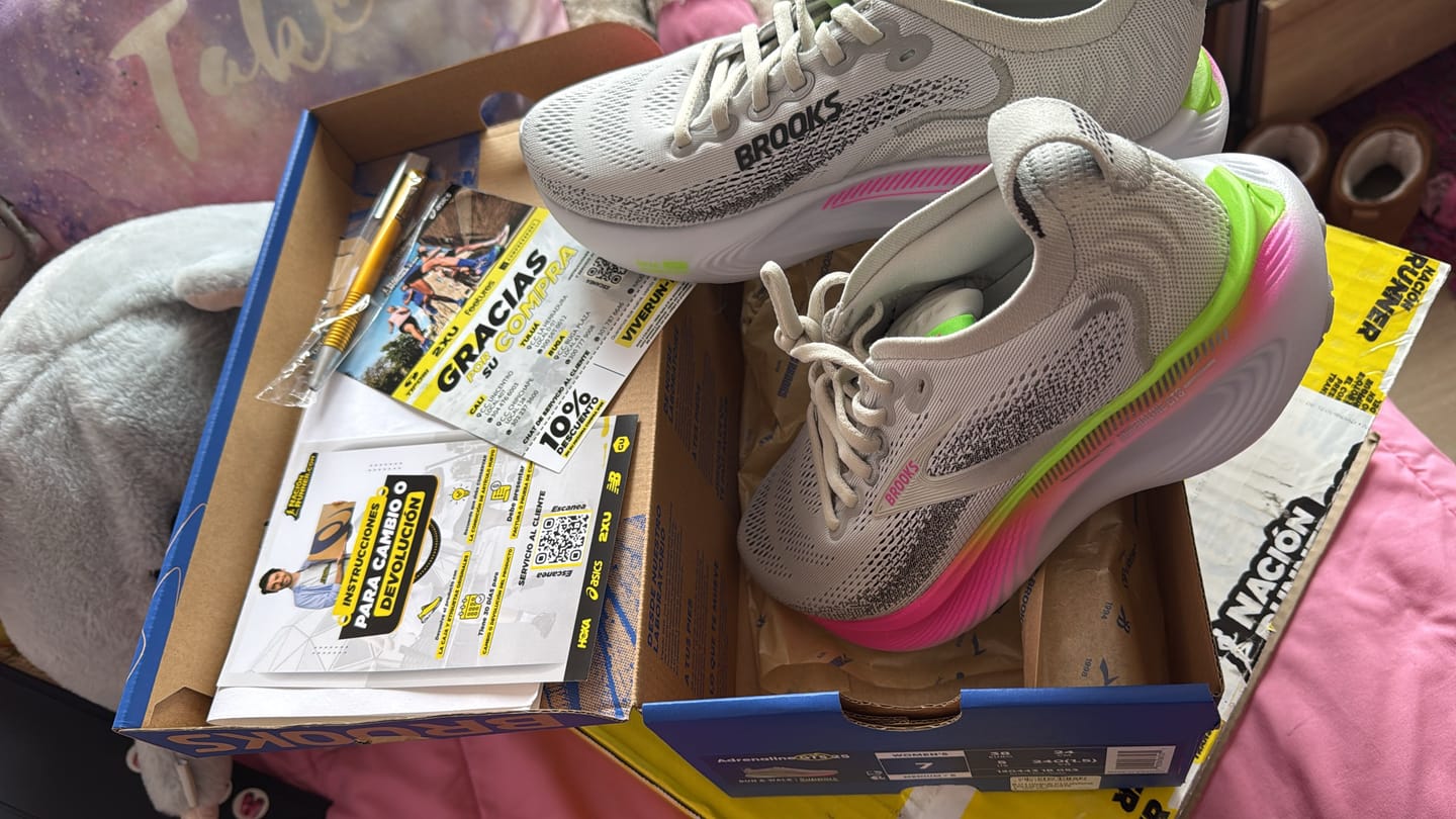 Customer photo review of Broosks Adrenaline GTS 25 Mujer Oyster Pink Green