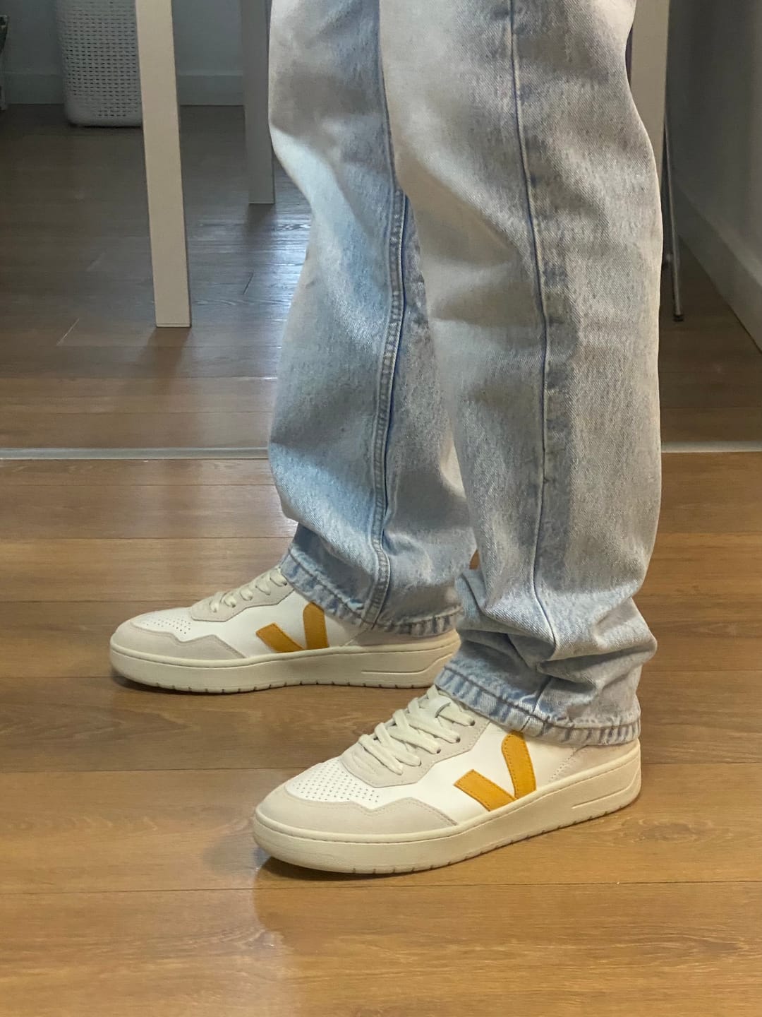 Customer photo review of סניקרס לגברים V-90