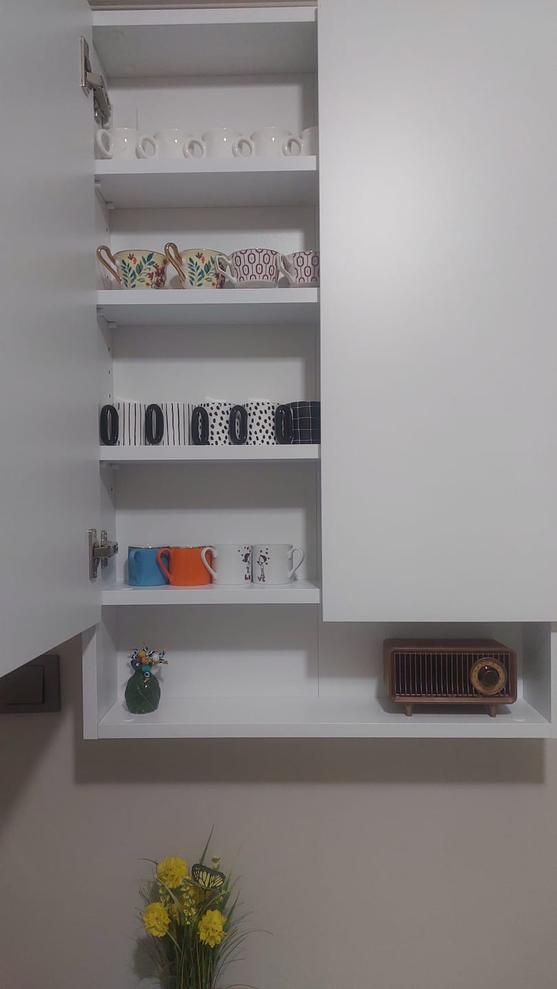 Customer photo review of Rani KB111 Kapaklı Banyo Dolabı Raflı Klozet Üstü Çok Amaçlı Dolap Beyaz