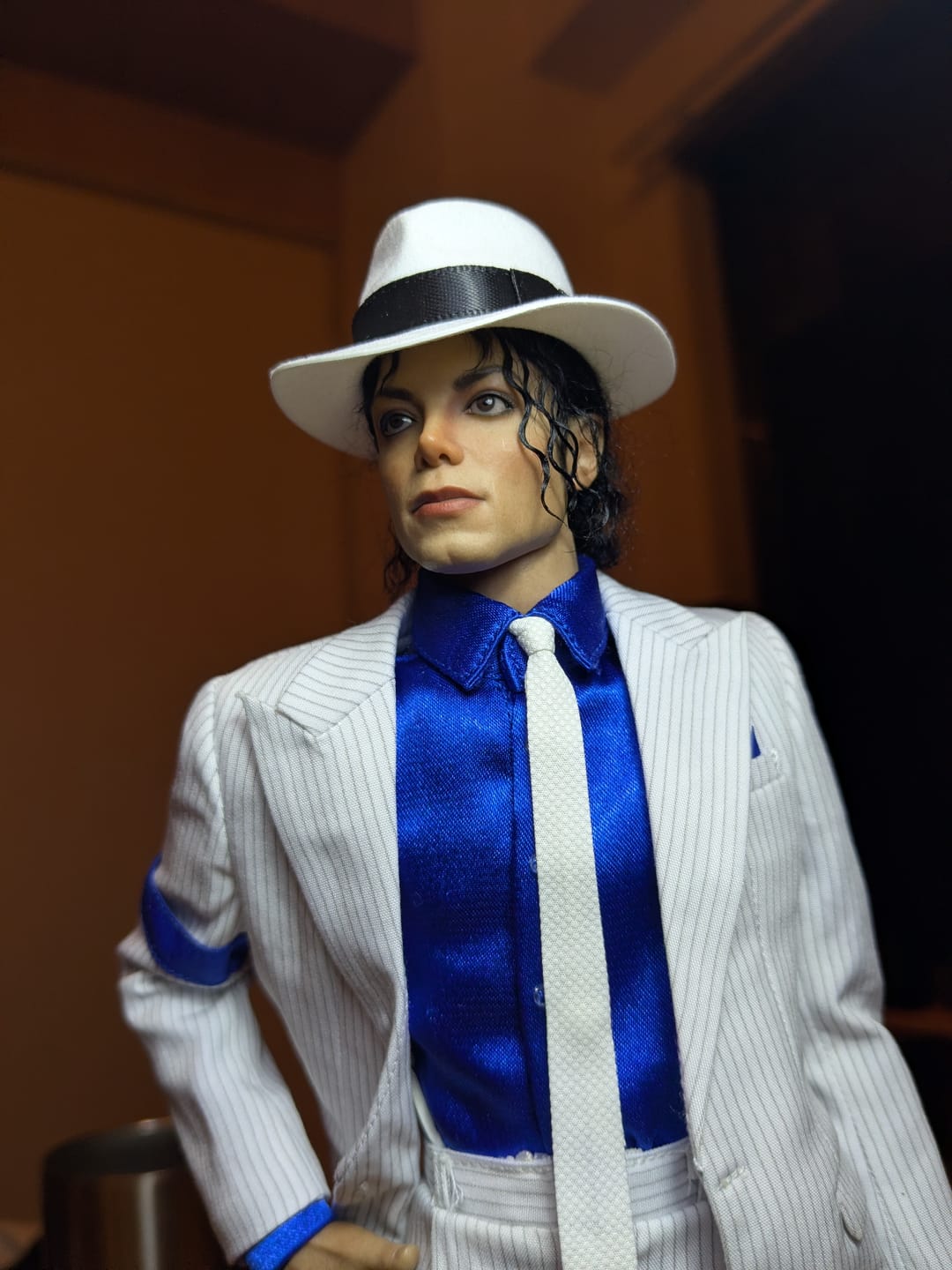 Customer photo review of MJ - Smooth Criminal 1/6 Collectible Figure