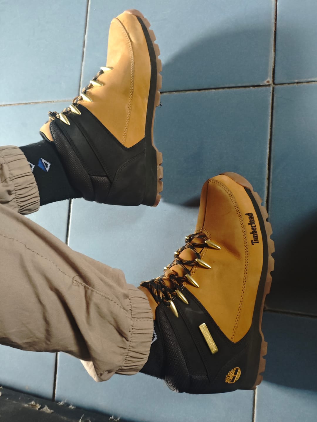 Customer photo review of Botas Timberland Euro Sprint Mid Lace Boot Wheat Beige Negro