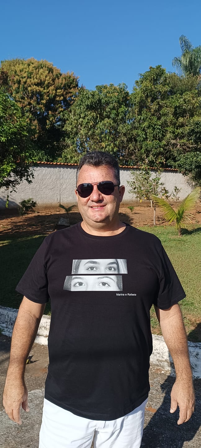 Customer photo review of Camiseta Personalizada OLHARES DOS FILHOS (Até 6) - Algodão 100%
