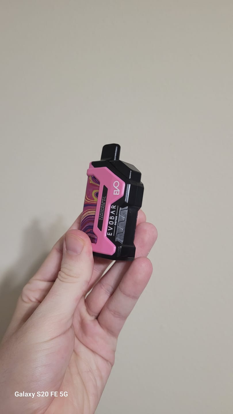 Customer photo review of Strawberry Lemonade - EVO Bar OG7000