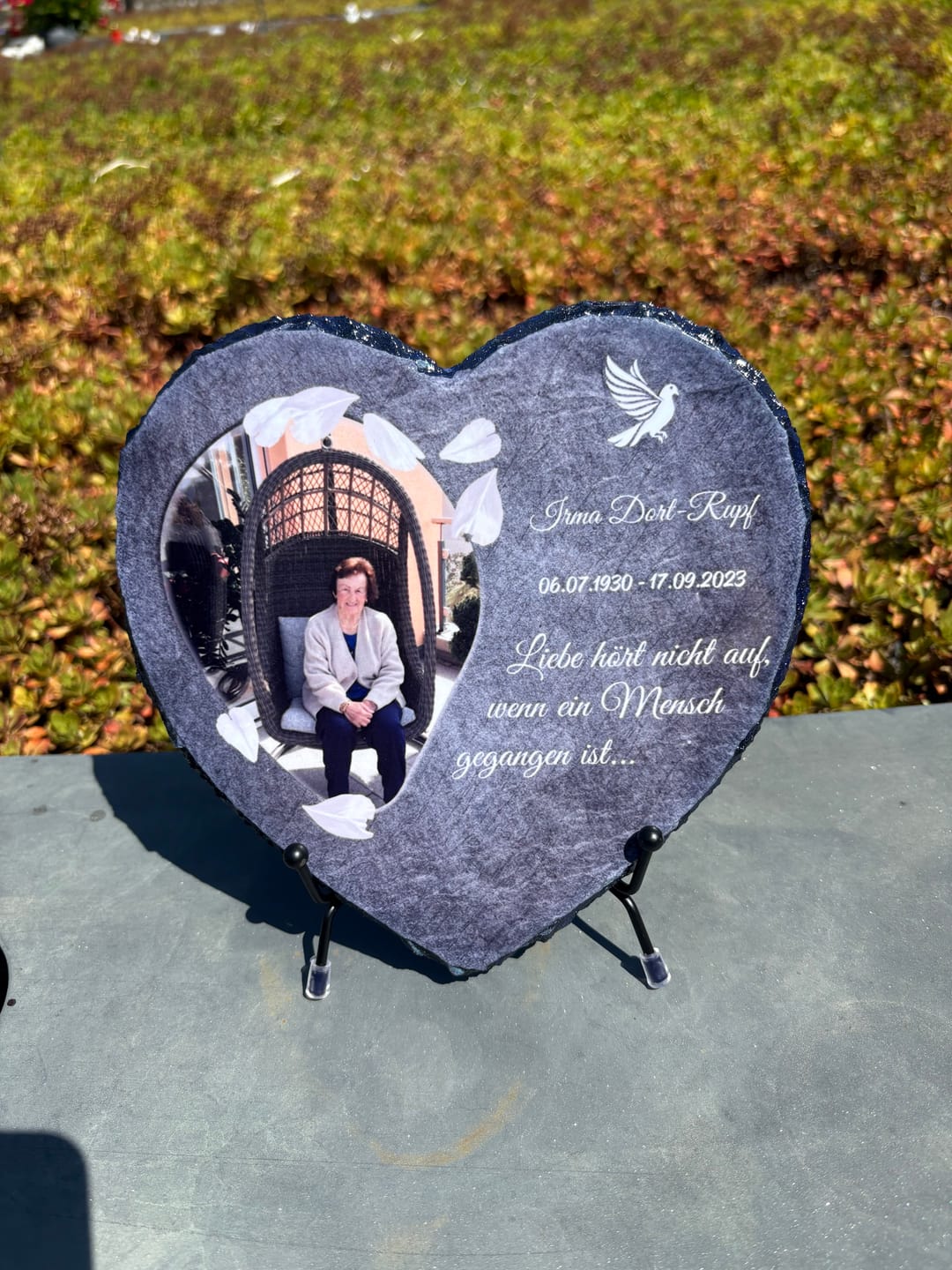 Customer photo review of Liebe hört nicht auf - Personalisiertes Schieferherz als Andenken an geliebte Verstorbene