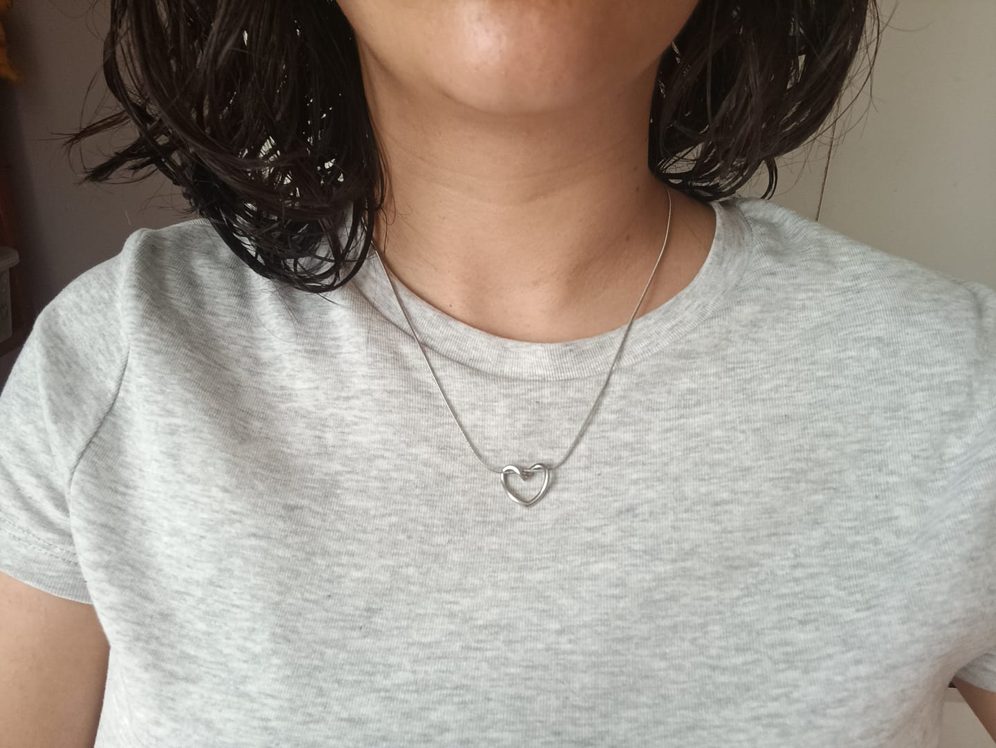 Customer photo review of Collar Delgado Dije Contorno Corazon