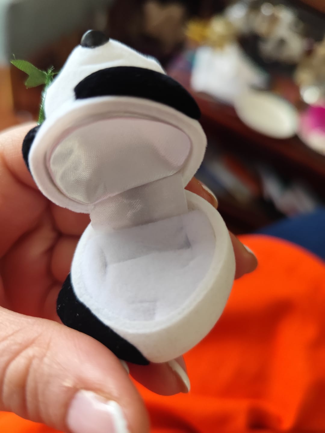 Customer photo review of Oso Panda de Terciopelo para Anillo