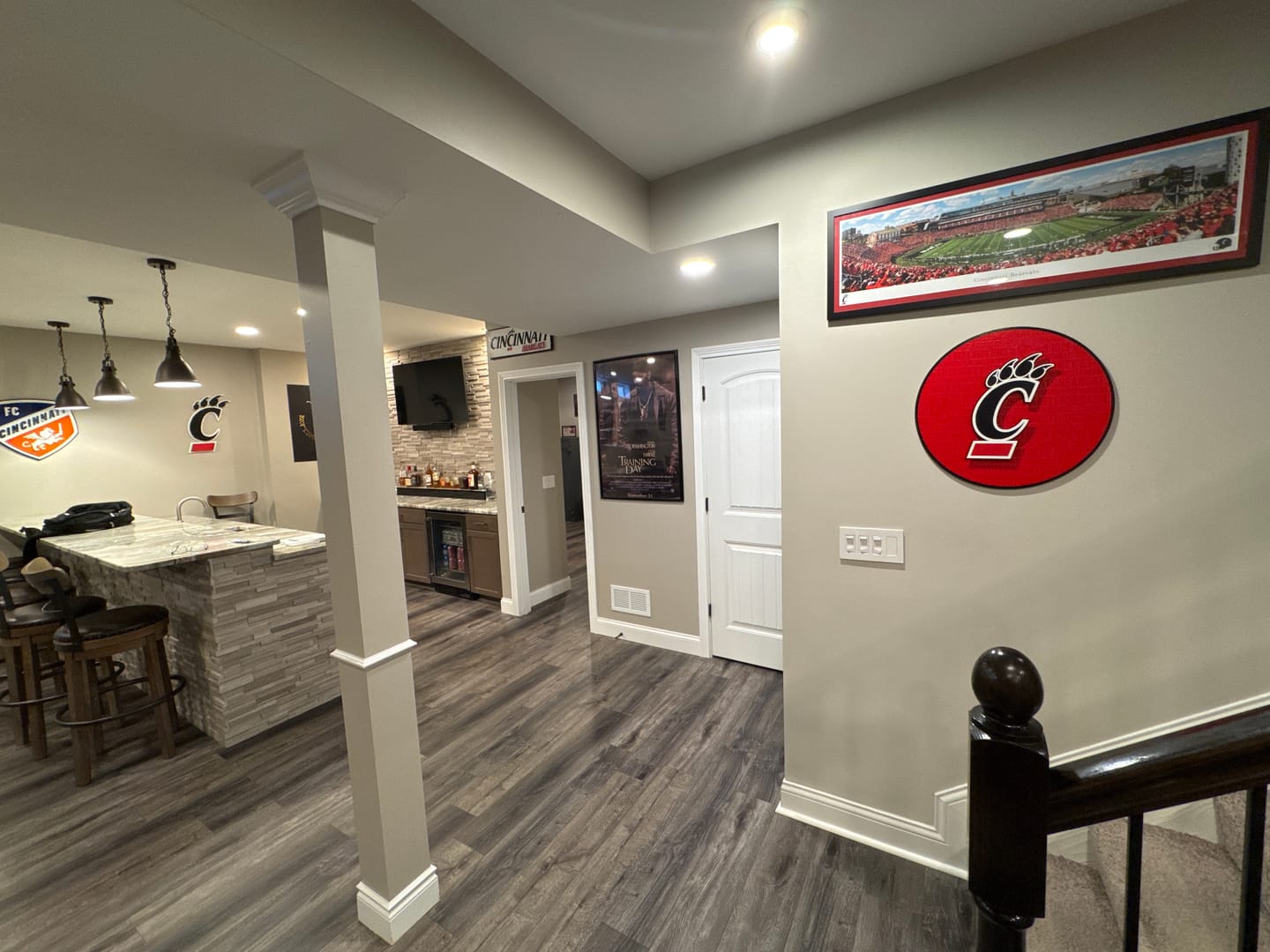 Customer photo review of Cincinnati Bearcats CRAFT SERIES 3D Embossed Metal Wall Art