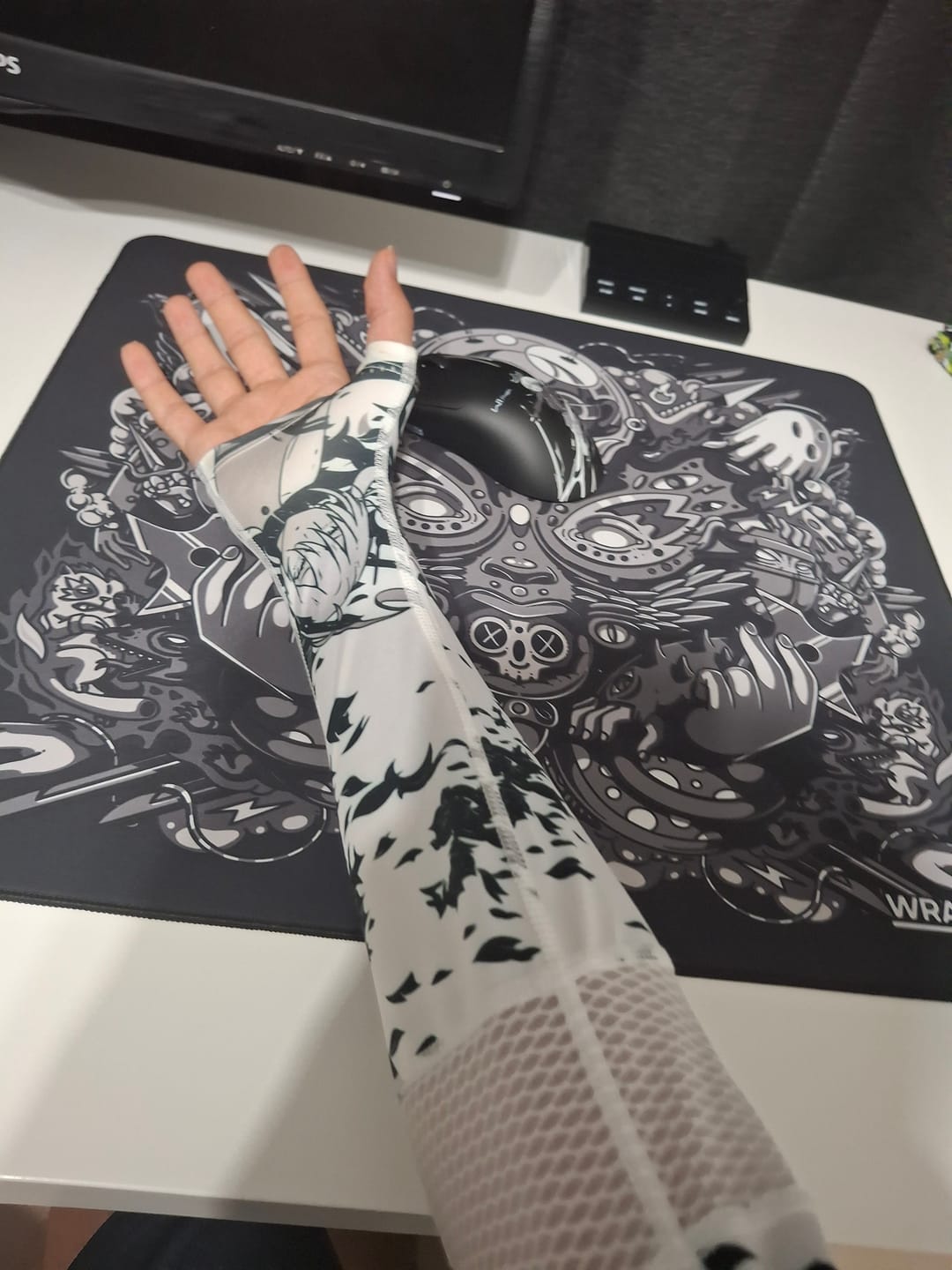 Customer photo review of Wraith Esports Arm Sleeve
