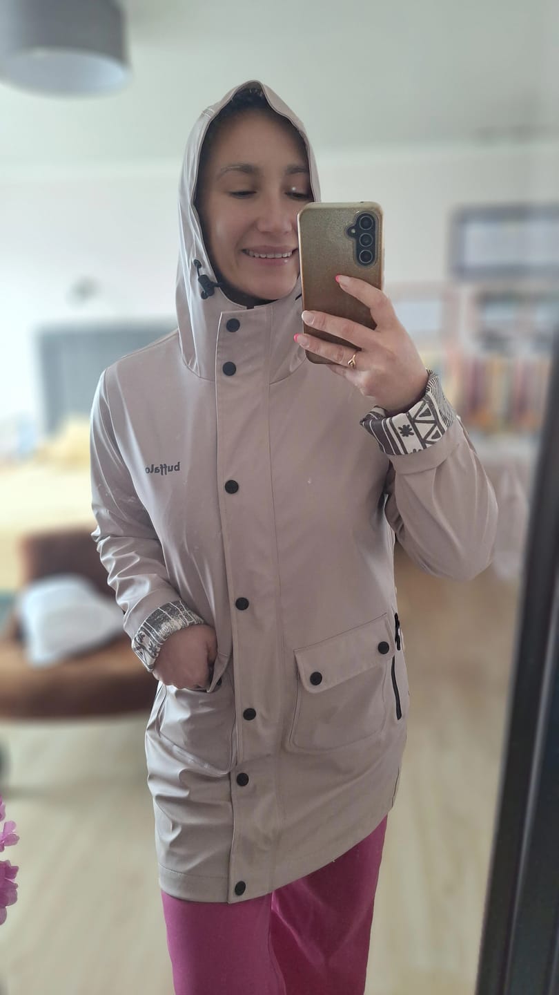 Customer photo review of Impermeable Raincoat Mujer