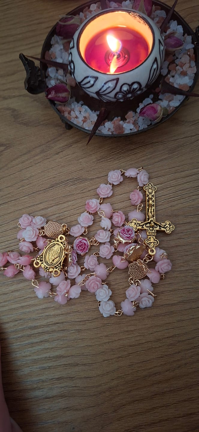 Customer photo review of Solacebeads Carved Rose Artistic Rosary: Gentle Devotion With Miraculous Medal & Crucifix