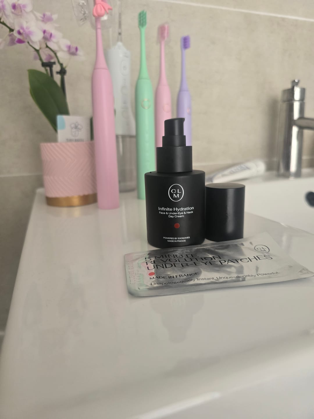 Customer photo review of Drėkinantis dieninis veido, paakių ir kaklo kremas 50ml