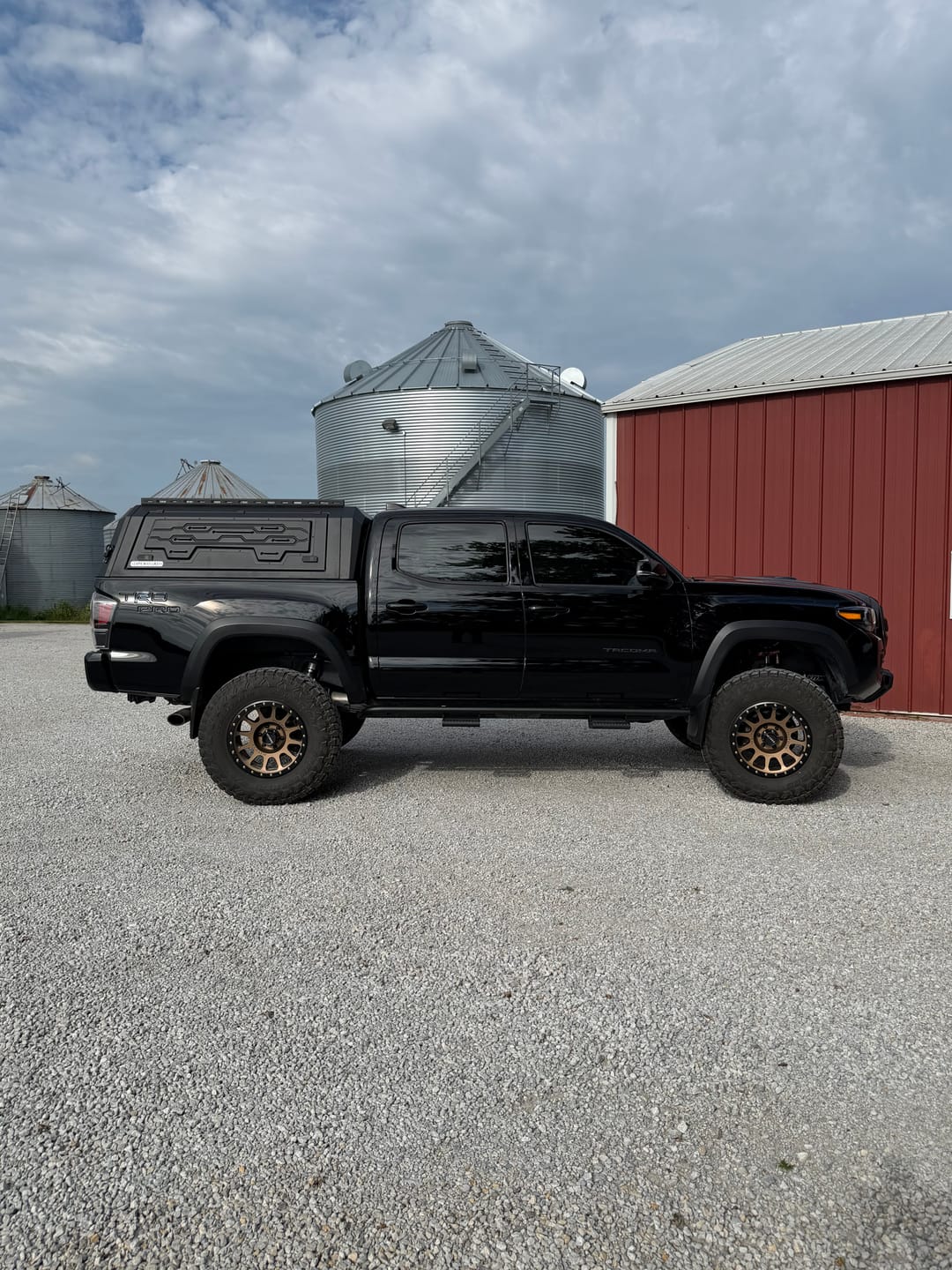 Customer photo review of OPENROAD Aluminum Truck Cap with Three-Color Light