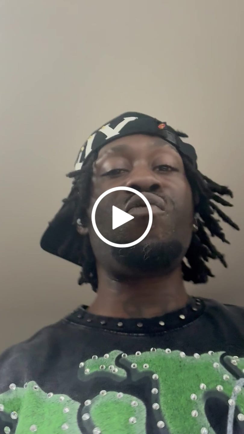 Customer video review of Iced-Out Neck Vintage Saints Tee-457