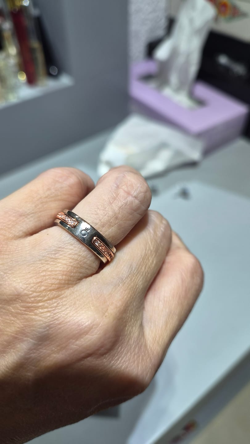 Customer photo review of ANILLO LOGO Y PAVE 2 TONOS SIGNATURE PANDORA + KIT DE REGALO