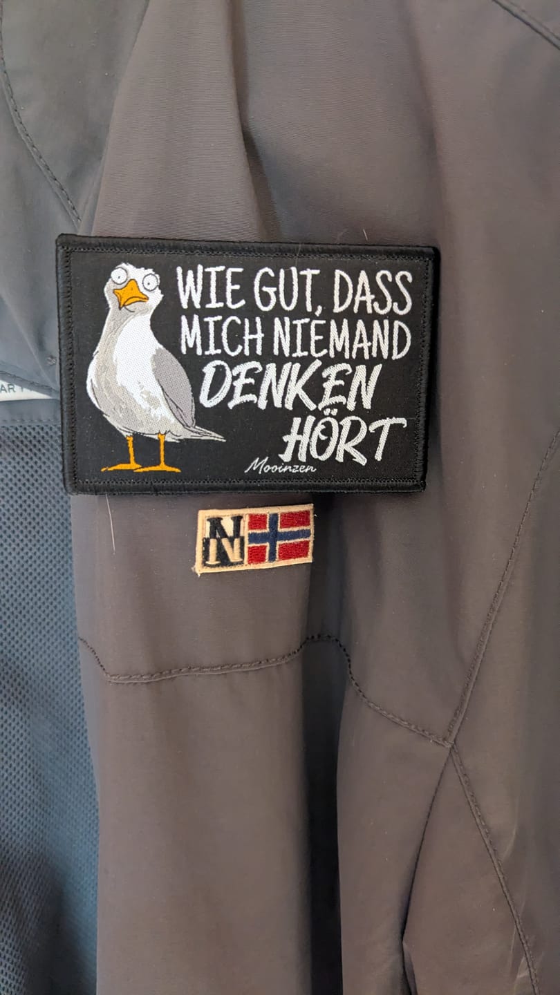Customer photo review of Wie gut, dass mich keiner denken hört · Klettwattpatch V2