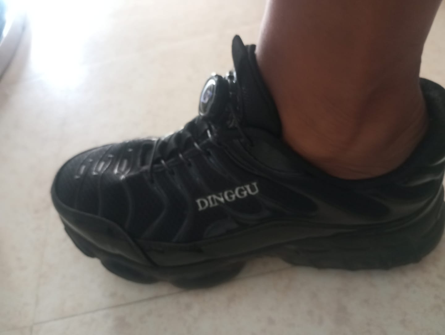 Customer photo review of Baskets de Sécurité Légères avec Fermeture à Bouton Rotatif