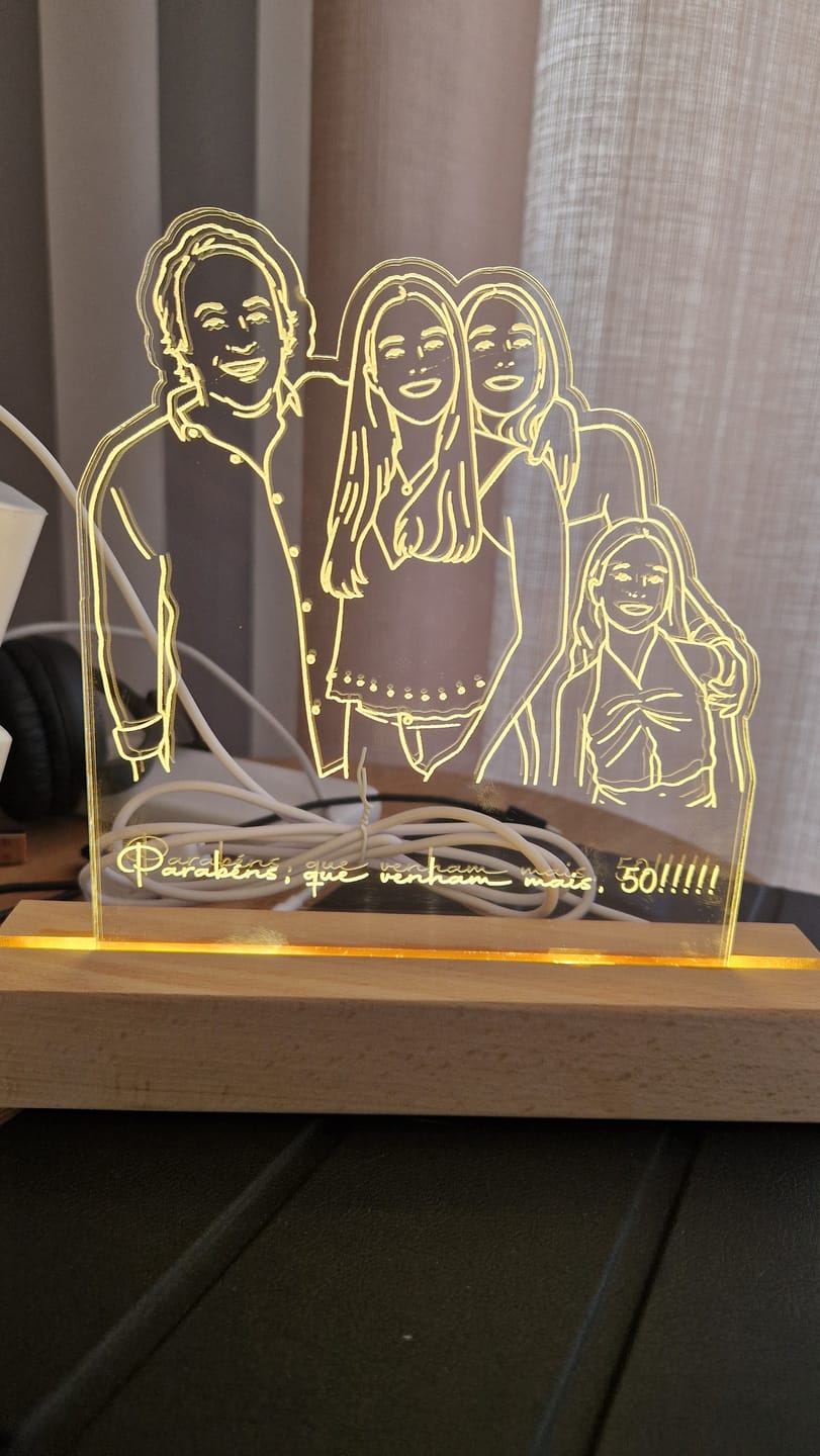 Customer photo review of Placa Personalizada em Acrílico com base LED - Traço Fino