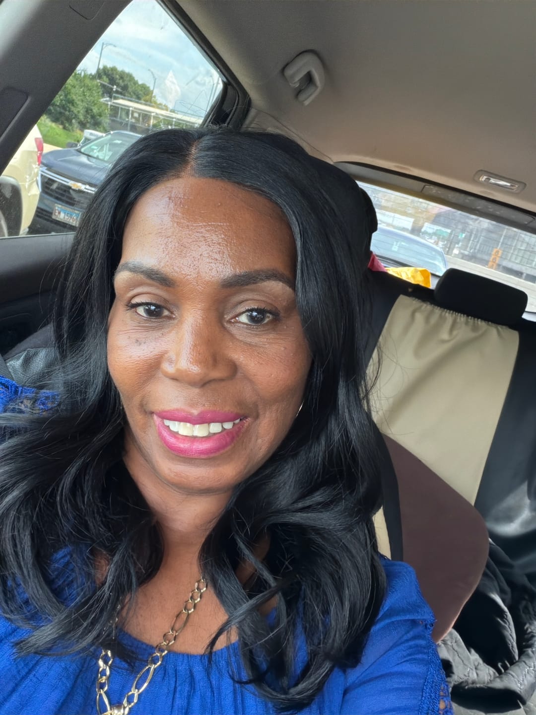 Customer photo review of Outre Airtied Glueless Human Hair Blend 13x6 HD Lace Front Wig - LOOSE BODY WAVE 18" - 100% Fully Hand-Tied
