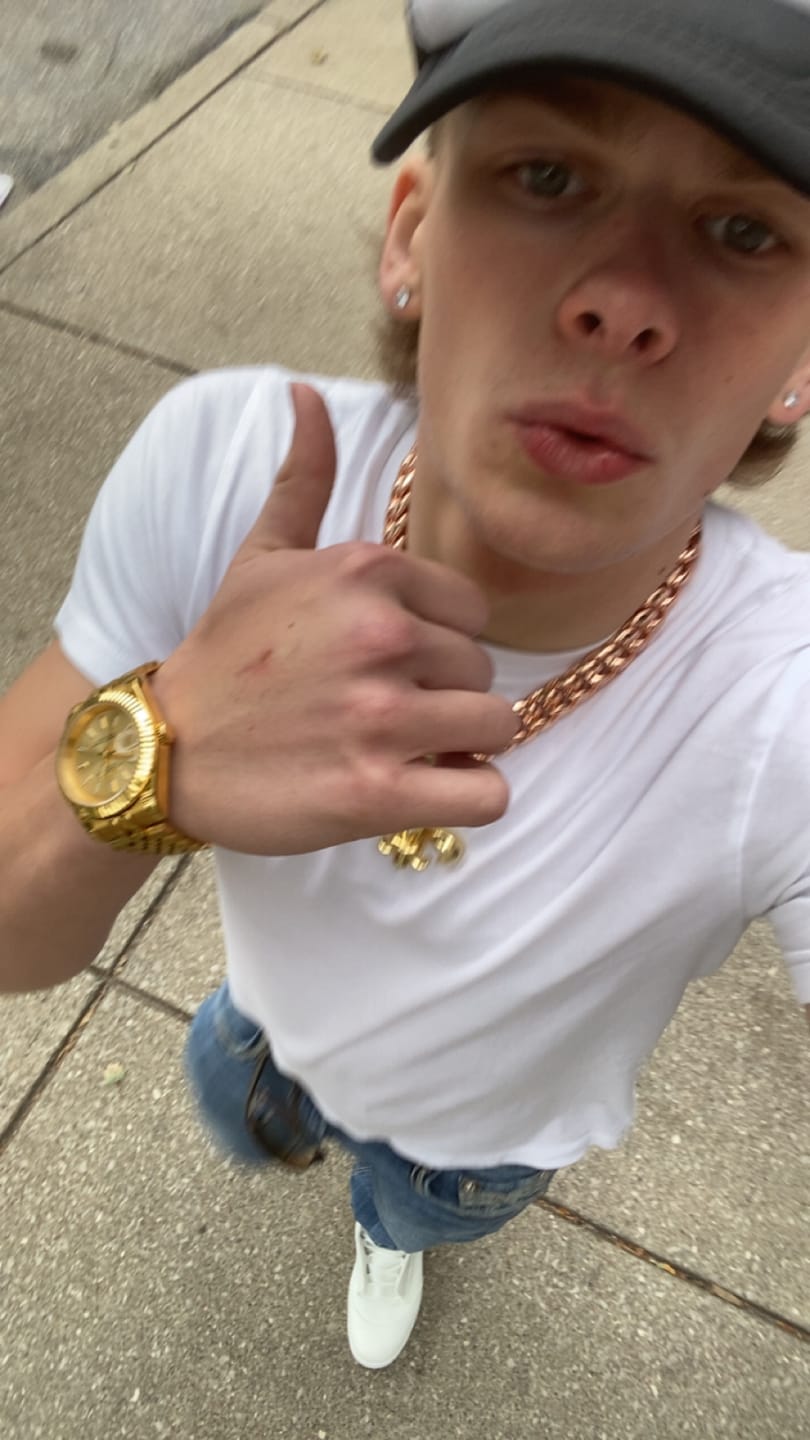 Customer photo review of 20mm Cuban Iced Clasp Chain - Rose Gold