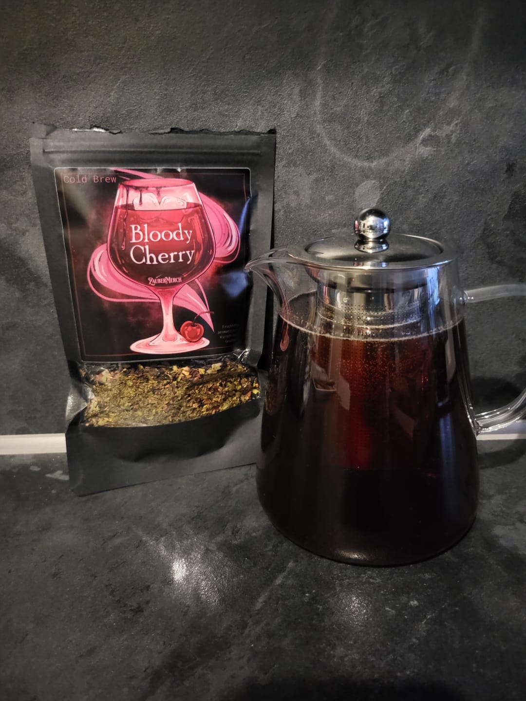 Customer photo review of Bloody Cherry Cold Brew Tee – Kirsch Cassis Eistee