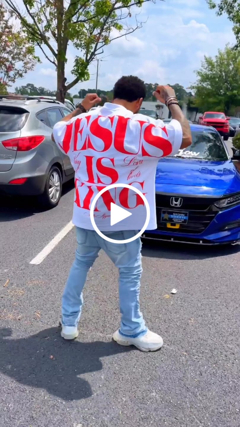 Customer video review of [PRE-ORDER - SHIPS MID AUGUST] Jesus is King Jumbo Print Tee - Ivory (Oversized)