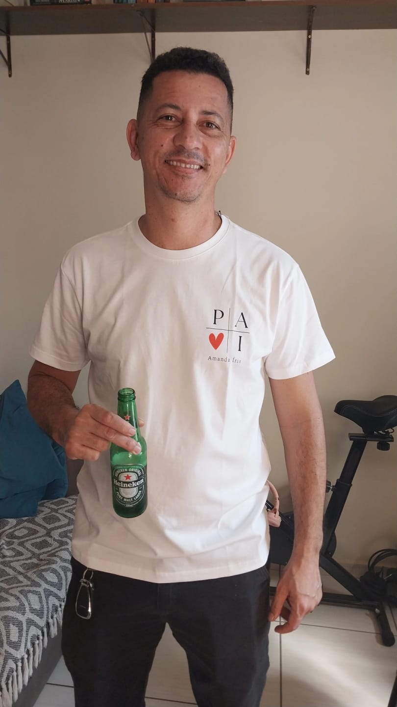 Customer photo review of Camiseta Personalizada PAI MINIMALISTA - 100% Algodão