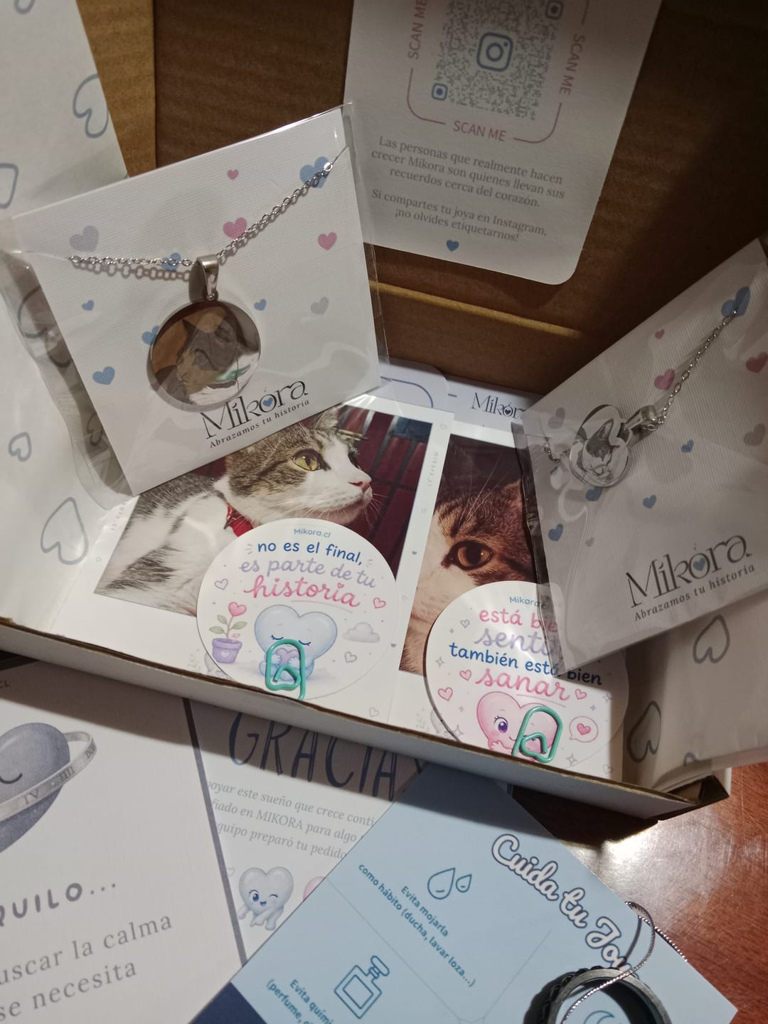 Customer photo review of Pack 2 Collares con Grabado Personalizado | Historia Compartida 🫂