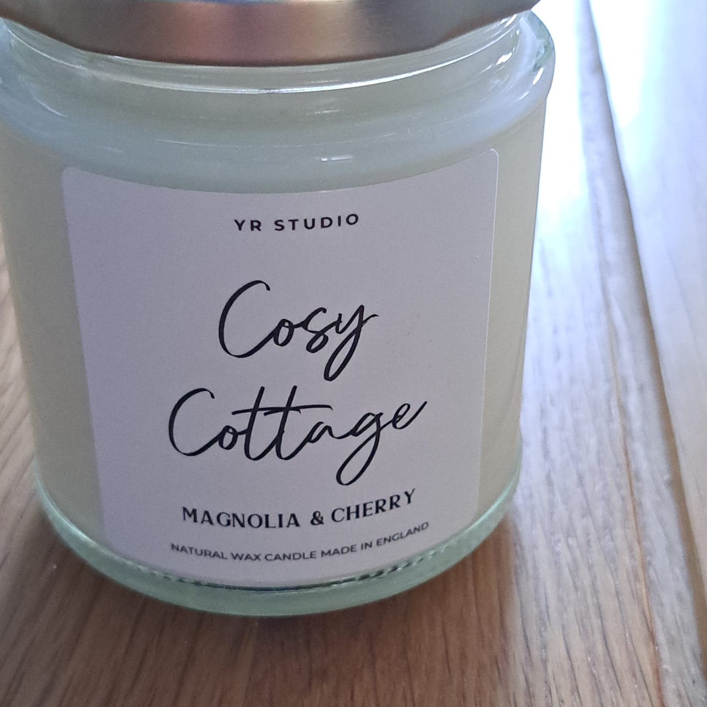 Customer photo review of "Cosy Cottage" Magnolia & Cherry Candle