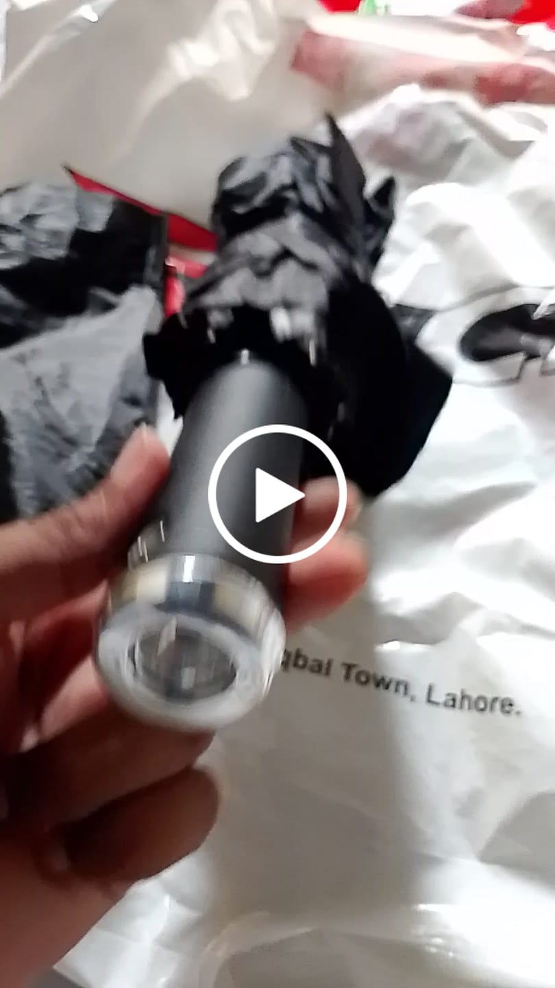 Customer video review of UV Protected Umbrella with Torch - Unbreakable | Windproof | Waterproof