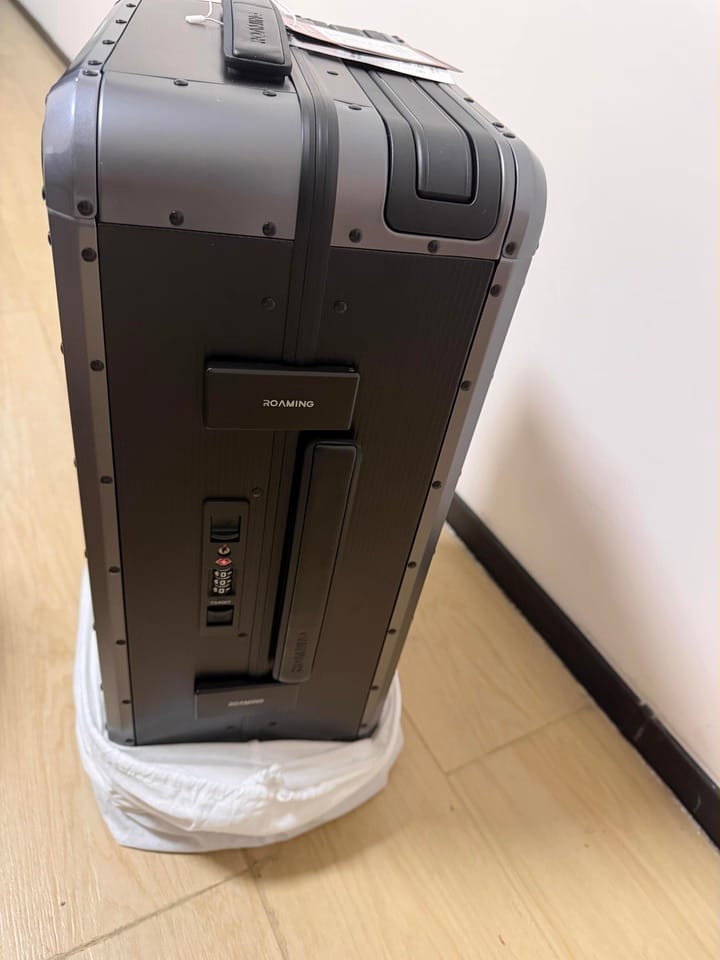 Customer photo review of Voyager Full Aluminum Carry-On