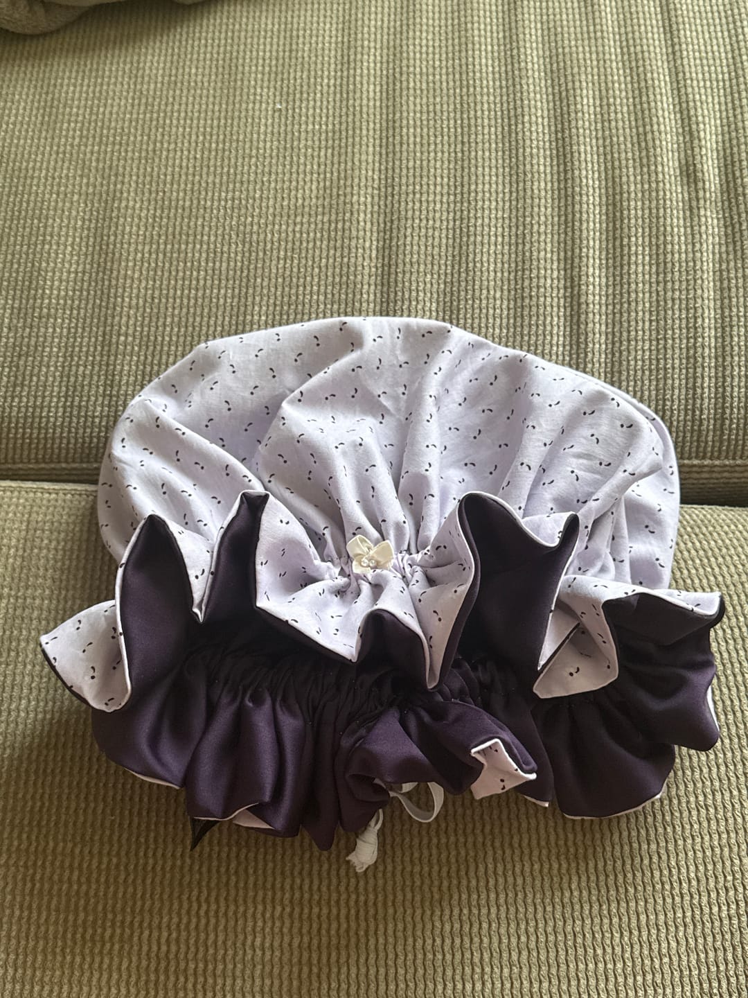 Customer photo review of Bonnet Satin lila, Blümchen flieder