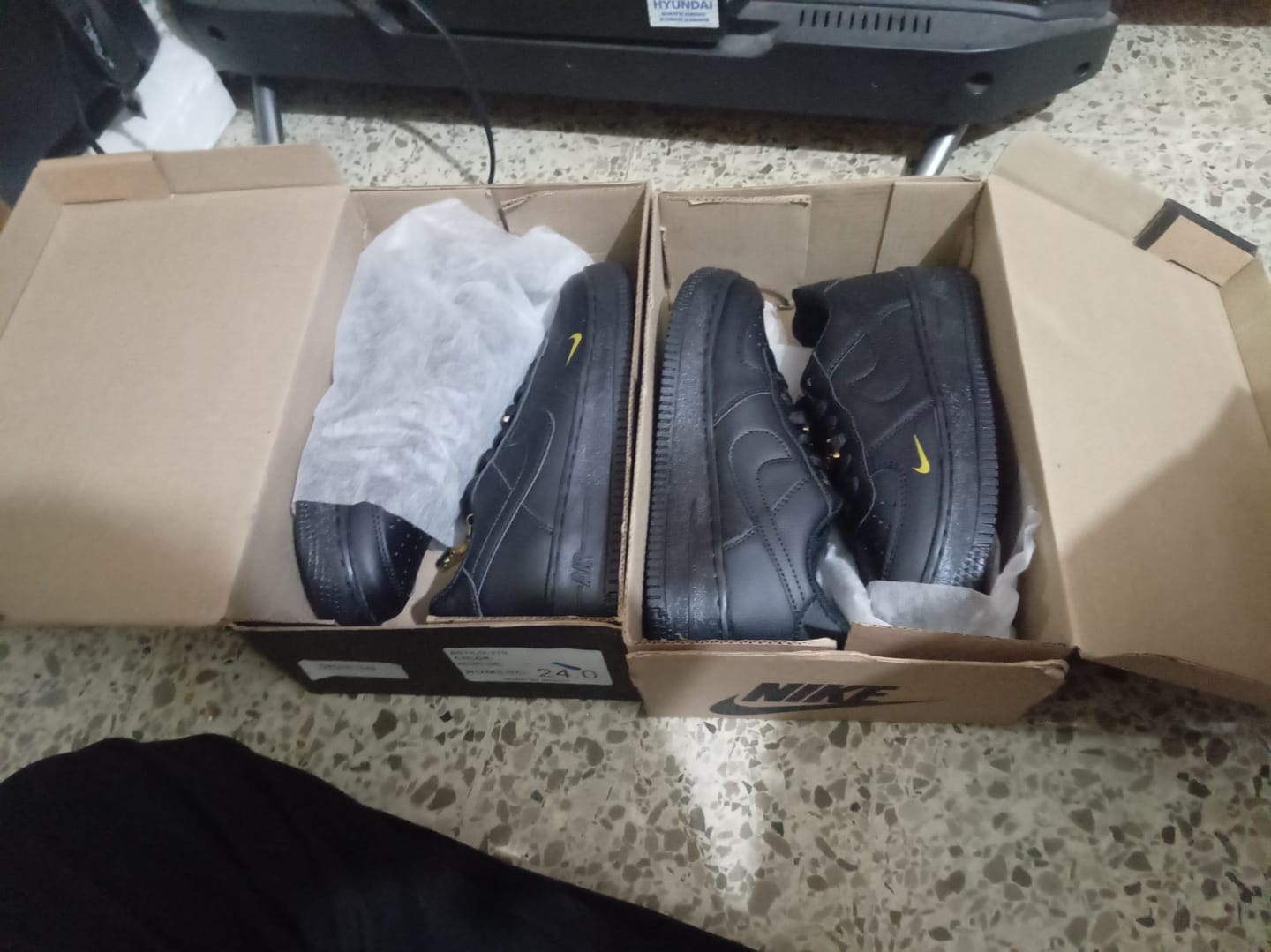 Customer photo review of Tenis 270 Negro Oro
